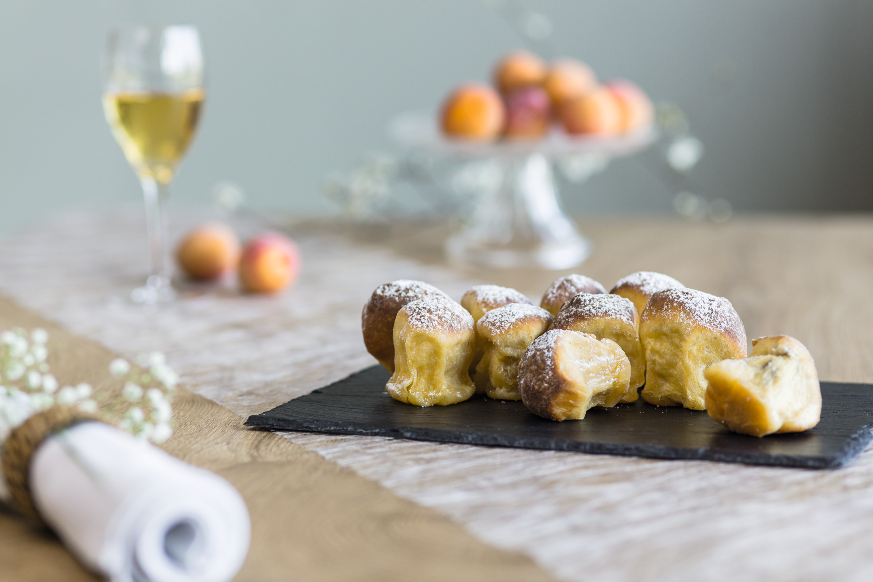 Buchteln mit Marillenfülle und Hollerkoch Buchteln mit Marillenfülle und Hollerkoch