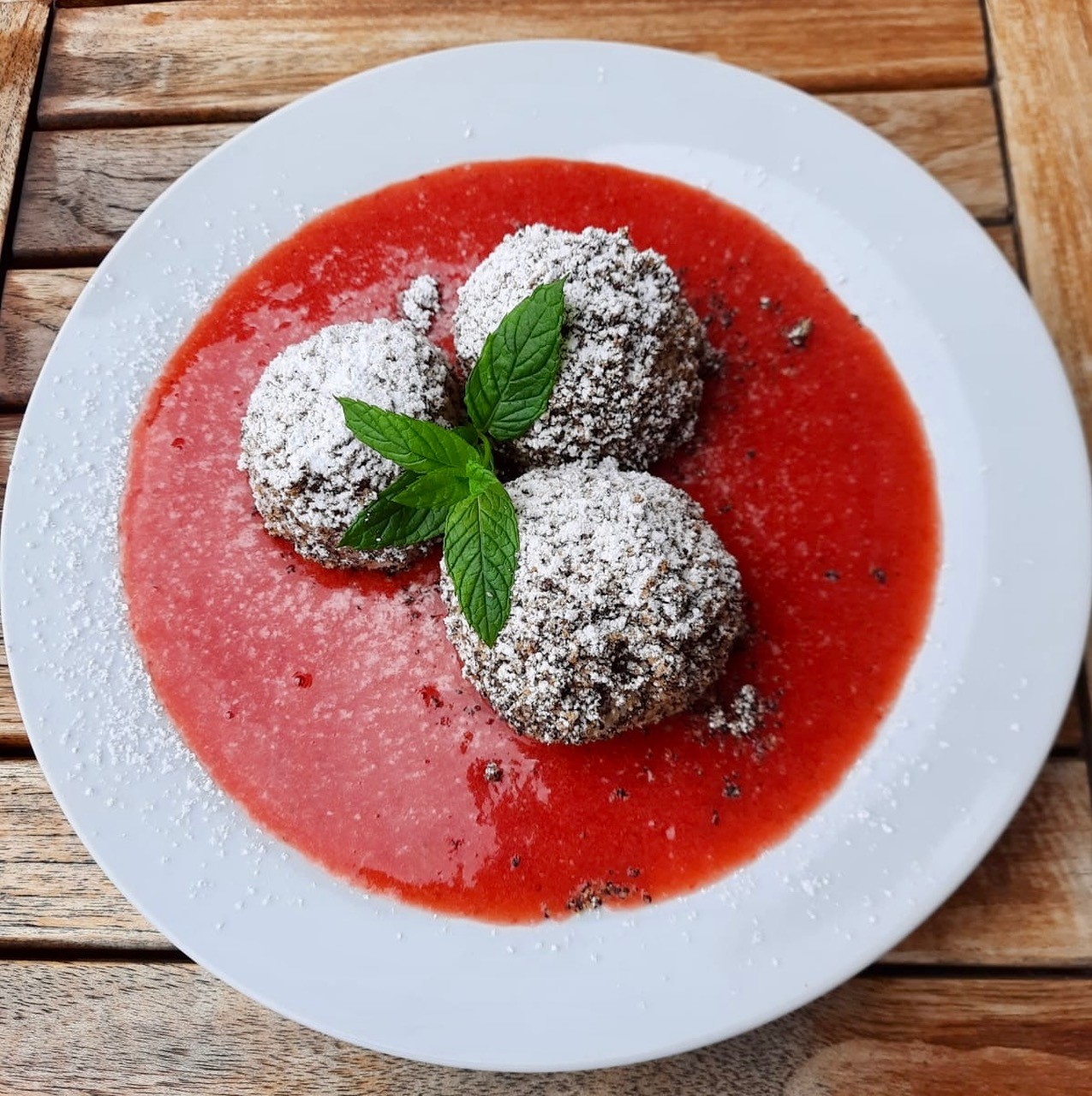 Erdbeerknödel mit Mohnbrösel und Erdbeersoße