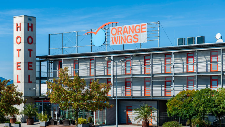 Orange Wings in Wiener Neustadt