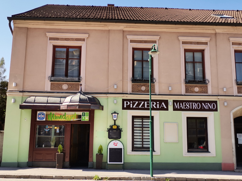 Pizzeria im Ortszentrum